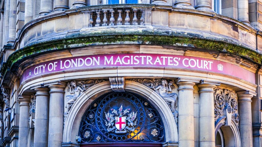 Britische Staatsanwaltschaft klagt elf Personen an