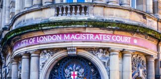 Britische Staatsanwaltschaft klagt elf Personen an