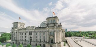 SPD-Abgeordneter beim Spielen an einem virtuellen Casino-Automaten erwischt