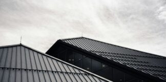 Der Rohbau steht, der Innenausbau startet. Eröffnung im Herbst 2026 geplant.