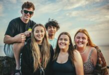 UK Gambling Commission: Jugendproblemspielrate bleibt stabil – doch Fortschritt bleibt aus Einfluss von Social Media und unregulierten Angeboten bereitet weiter Sorge