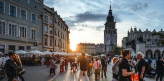 Polens harte Linie gegen Glücksspiel-Influencer Polen verschärft sein Vorgehen gegen illegales Online-Glücksspiel