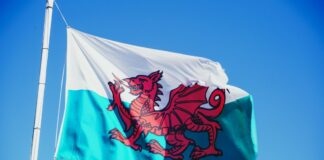 Zweiter Millionengewinn: Ehepaar aus Wales schreibt Lotto-Geschichte Ehepaar aus Wales gewinnt innerhalb von sieben Jahren zweimal 1 Million Pfund im britischen Lotto