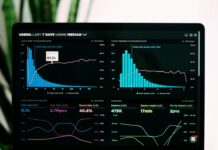 Ein Bildschirm mit einer Reihe von Nutzerdaten und Diagrammen.