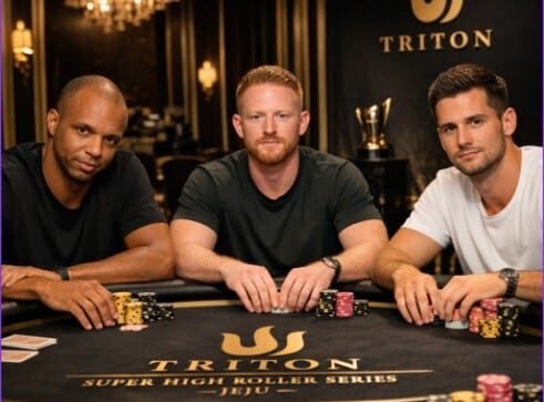 Phil Ivey, Jason Koon und ein weiterer Pokerspieler bei der 25.000 Dollar Triton Super High Roller Series in Jeju, Südkorea.