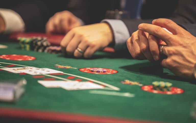 « J’ai une chance incroyable » : un milliardaire remporte 1,4 million de dollars au blackjack à Las Vegas