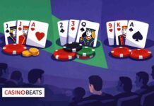 Illustration de trois mains de blackjack représentant différentes variantes, avec jetons et logo Casinobeats.