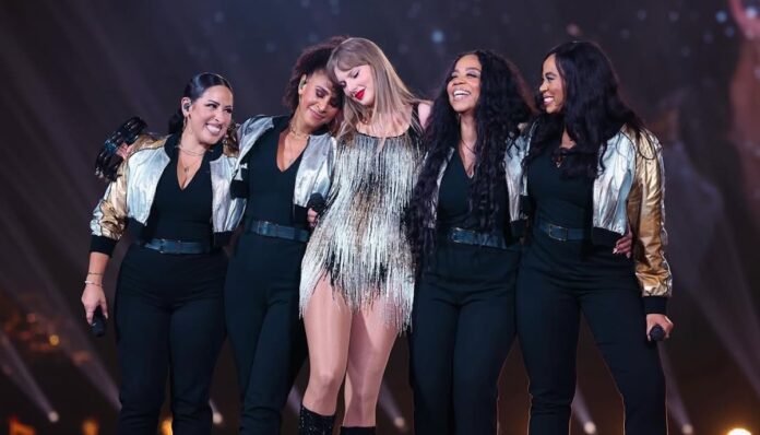 최근 약혼을 발표한 테일러 스위프트