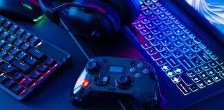 비디오 게임 컨트롤러 및 컴퓨터 게임 키보드