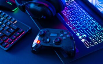 비디오 게임 컨트롤러 및 컴퓨터 게임 키보드