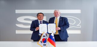 KTR 김현철 원장(왼쪽)이 슬로베니아 SIQ GL 제임스 피 보예 대표와 상호 협력체계 구축을 위한 업무협약을 체결했다.