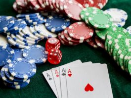 포커 칩과 포커 카드