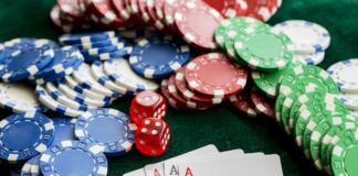 포커 칩과 포커 카드