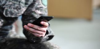 스마트폰 반입 허용 후 불법 베팅이 증가한 한국 군대