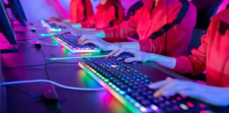 일본 e스포츠, 강화되는 도박 규제에도 문제없다…법률 전문가 분석 요란한 조명속에서 e스포츠를 즐기고 있는 선수들