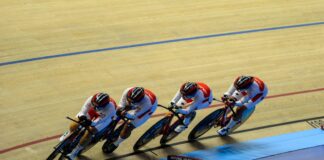 경륜경정총괄본부, 아시아 최초 IBIA 인증받아 스포츠 베팅 신뢰도 새 기준 세우다 경륜 대회에서 경쟁을 벌이고 있는 4명의 선수들