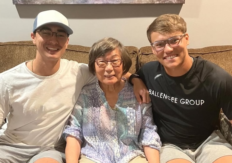 jj 웨더홀트와 한국계 할머니