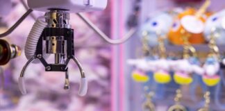 무인 인형뽑기장의 확산, 청소년 도박 논란으로 번지다 세발 집게를 이용한 인형 뽑기 기계