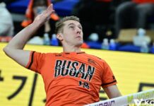 세트별 흐름에 승패가 있다, V-리그 데이터로 본 배구 베팅 저축은행 용병선수가 스파이크를 시도하고 있다.