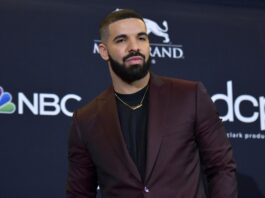 De bekende rapper Drake na het verlies van meer dan $8 miljoen aan sportweddenschappen