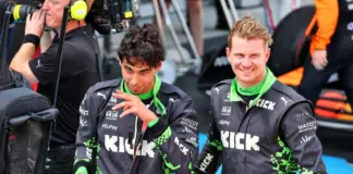 Nico Hulkenberg en Gabriel Bortoleto van Stake F1 met het prominente Kick logo op hun overalls.