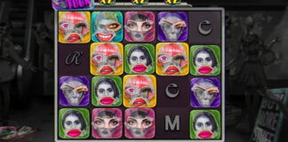 Färgglad slotmaskin med masker, bokstäver och tecken på hjulen, bakgrund i shoppingmiljö.