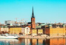 BOS-chefen sågar ATG:s förslag om höjd spelskatt Riddarholmen i Stockholm med Riddarholmskyrkan och vatten i förgrunden.