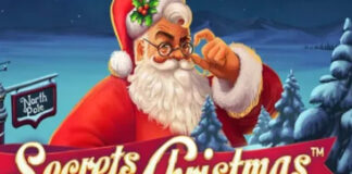 5 underhållande julslots att testa i december Illustration av jultomten framför texten Secrets of Christmas i vintrig miljö