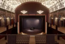 Grand Palladium tar över Casino Cosmopols lokaler Interiör av Grand Palladium med sittplatser ljuskronor i tidigare Casino Cosmopol lokaler