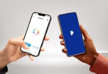 Swish och PayPal inleder samarbete – hur påverkar det spelmarknaden? Mobiltelefoner med Swish och PayPal i händer som symboliserar samarbete