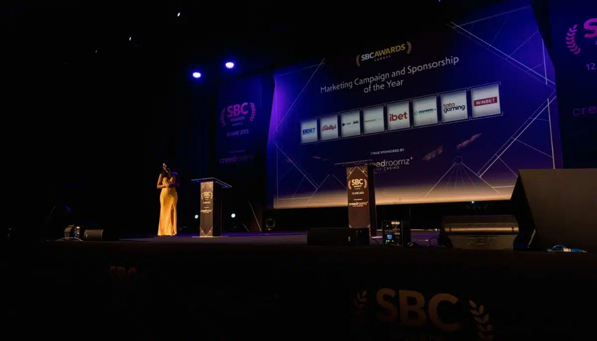 Scen från SBC Awards Europe med presentation och nomineringar