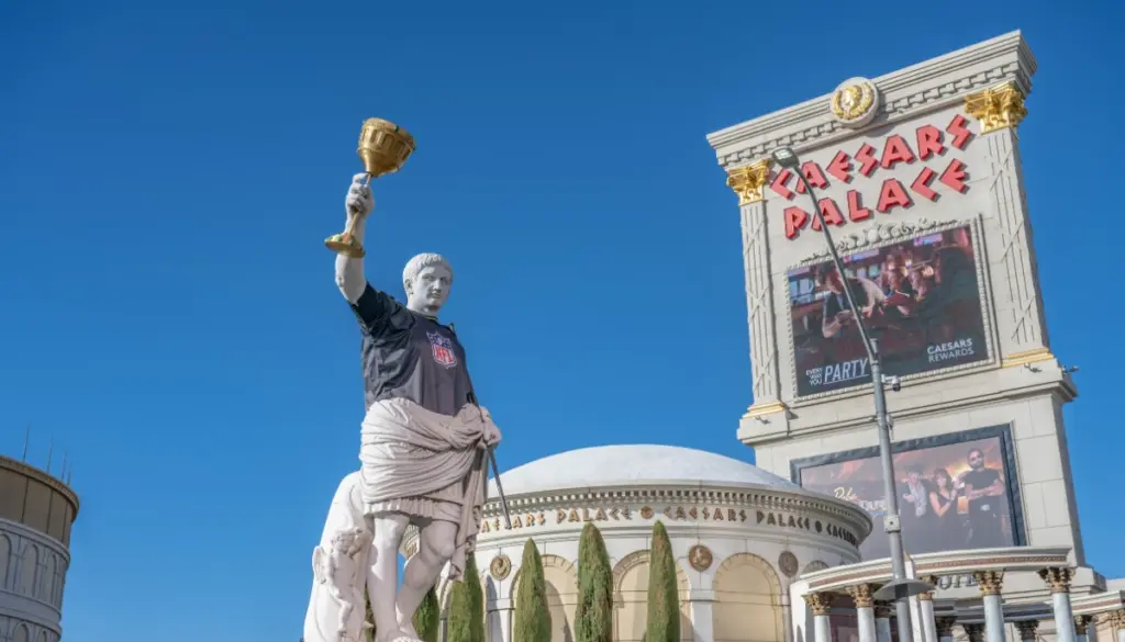 Caesars Palace i Las Vegas med romersk staty och entréskylt i förgrunden