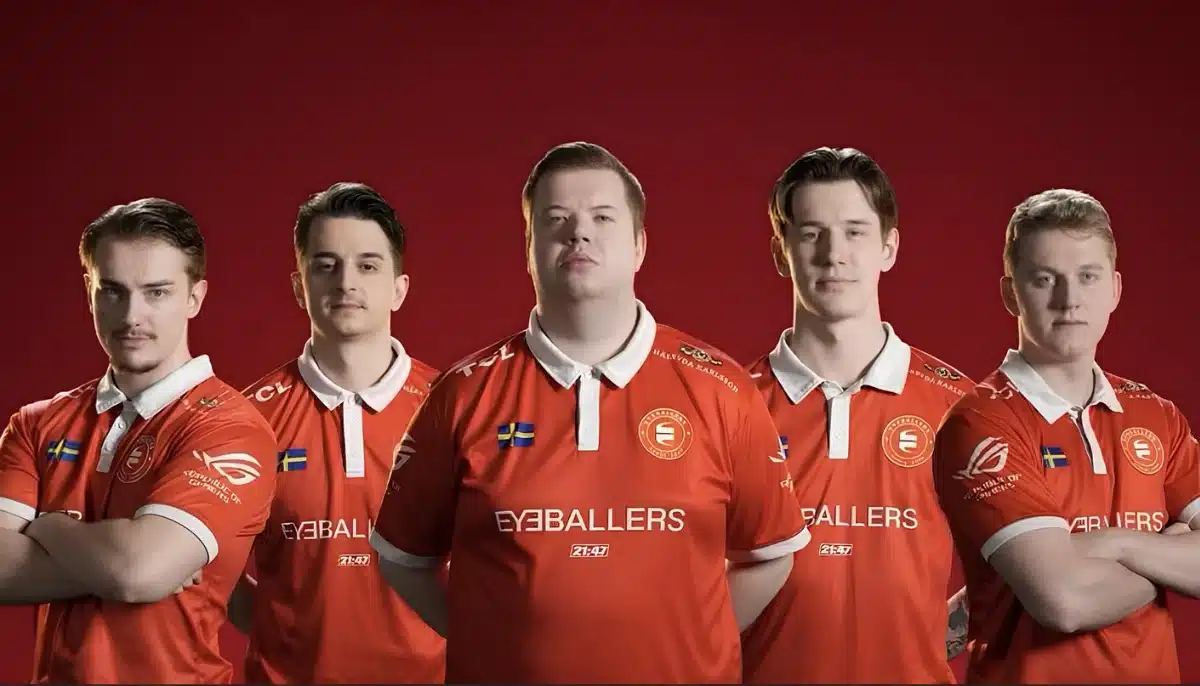 EYEBALLERS spelartrupp i röda matchtröjor inför partnerskapet med ComeOn!