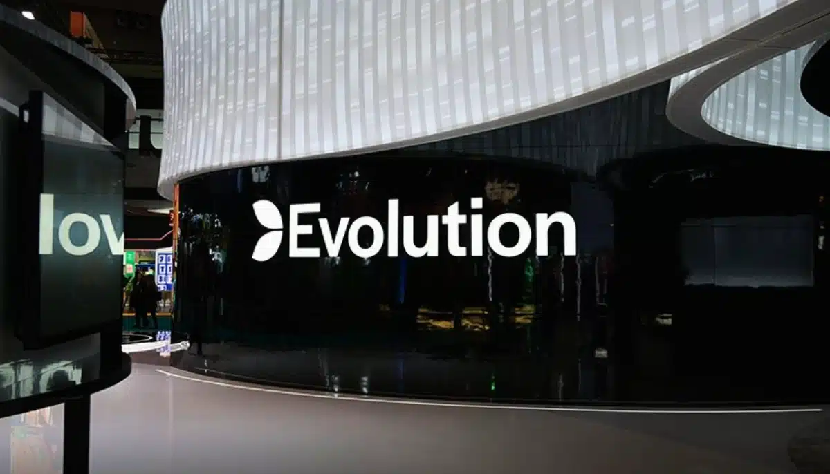 Evolutions logotyp på företagets monter