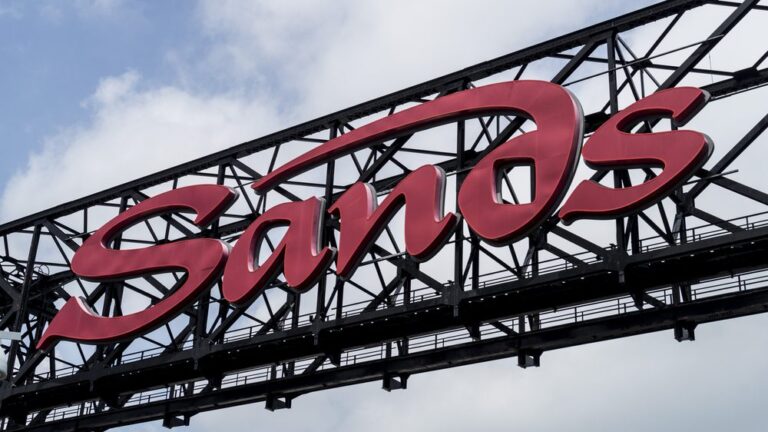 Las Vegas Sands strengthens investment in Sands China 