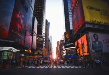 Manhattanhenge on Times Square