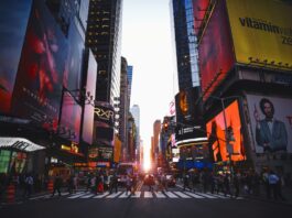 Manhattanhenge on Times Square