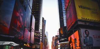 Manhattanhenge on Times Square