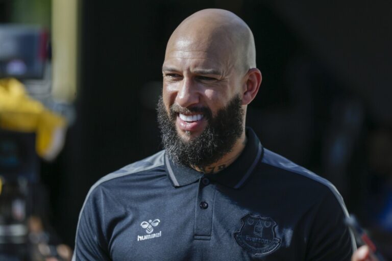 Tim Howard Talks GK Superstition, André Onana, Jack Grealish