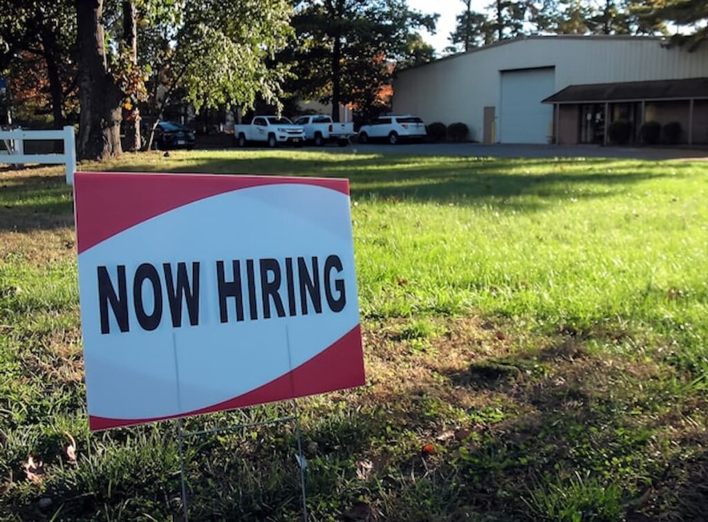 Now Hiring lawn sign