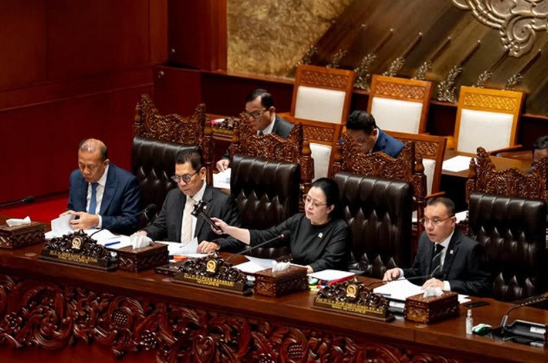 Puan Maharani, the Speaker of the Indonesian House of Representatives (center right).