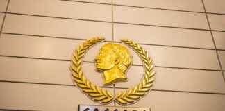 Caesars Becomes Latest Sportsbook to Impose Surcharge ($0.25) in Illinois Golden Caesars logo on a wall inside a casino