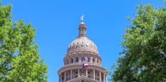 Las Vegas Sands Committed to Texas Casino Project: ‘The People of Texas Want It’ Texas State Capitol building framed by green trees under a clear blue sky.