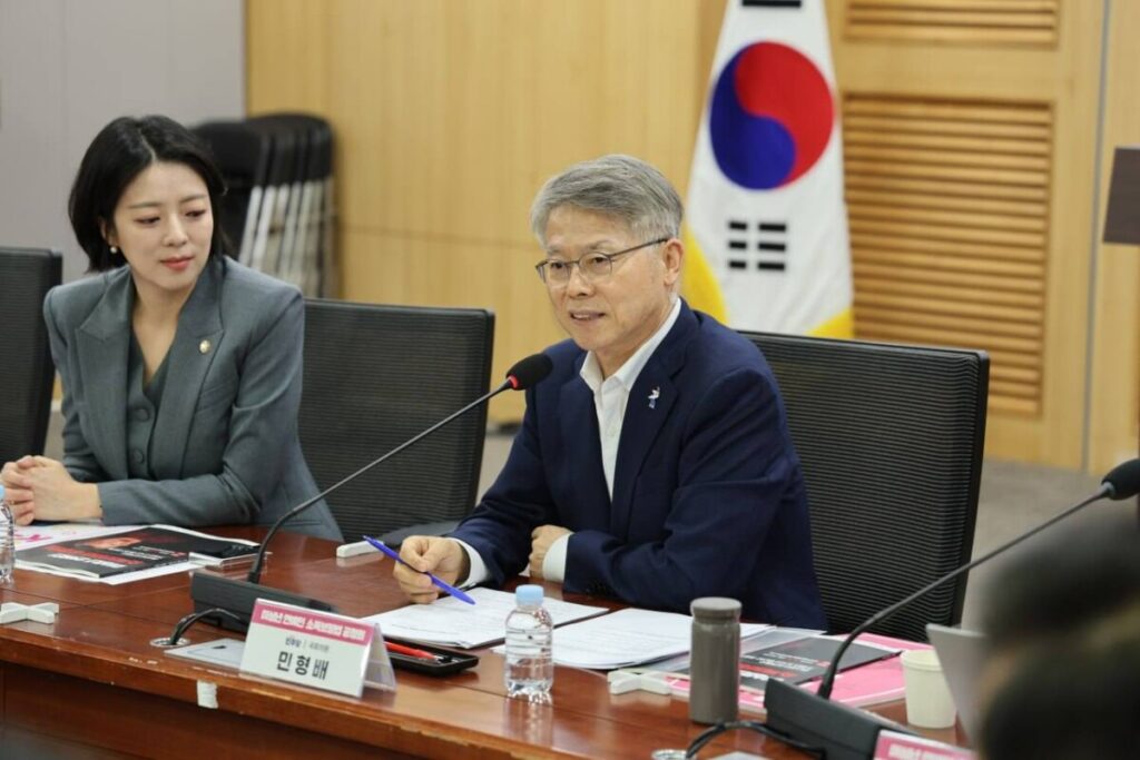 The South Korean lawmaker Min Hyung-bae (right), a member of the ruling Democratic Party, speaking at the National Assembly earlier this month.