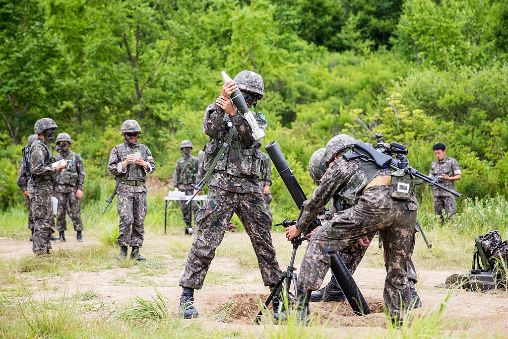 South Korean infantry soldiers perform a training exercise.