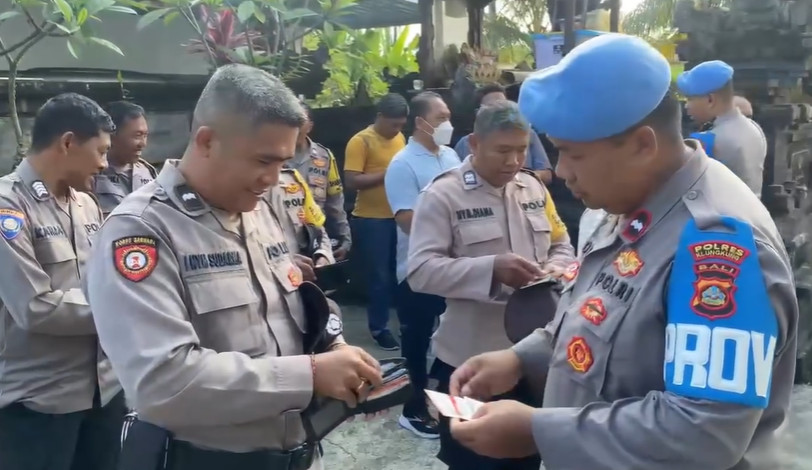 Disciplinary officers carry out a check of Klungkung police officers during an October 14 roll call.