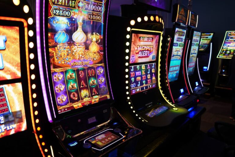 Illegal slot machines seized in Cape Coral police raid, part of Florida’s gambling crackdown.