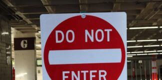 California Bans Sweepstakes Casinos as Newsom Signs AB 831; Law Takes Effect Jan. 1, 2026 Red and white “Do Not Enter” traffic sign in a parking structure