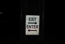 Directional sign showing Exit and Enter arrows