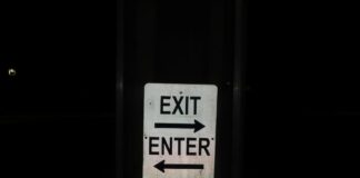 Directional sign showing Exit and Enter arrows